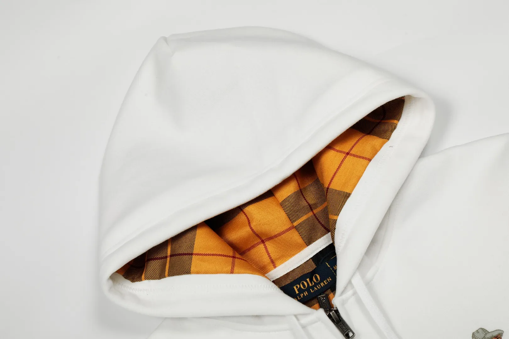 P290 Top Quality" Style Number: 8102# [Ralph Lauren Bear Full Zipper Hooded Autumn and Winter Jacket for Men and Women] ✅Ralph Lauren Simple Color Embroidered Bear Basic Classic Zipper Hooded Jacket ✅370g double-sided cotton heavy fabric Fabric texture version YYDS~ ✅Customized zipper Pure cotton hood rope Full body four-needle six-thread top-stitch design Quality restoration ✅Contrast color yarn-dyed plaid inside Add a little more color without losing the simple and basic style ✅The upper body is simple and easy to match, a must-have for ootd, a versatile style, recommended for couples to wear when traveling~ Size: S-XL Color: White Gray Navy